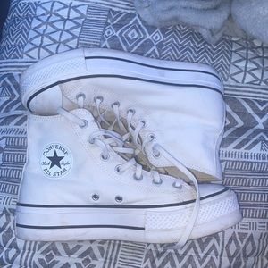 white platform convers size 8 only worn once (i uploaded more pictures)